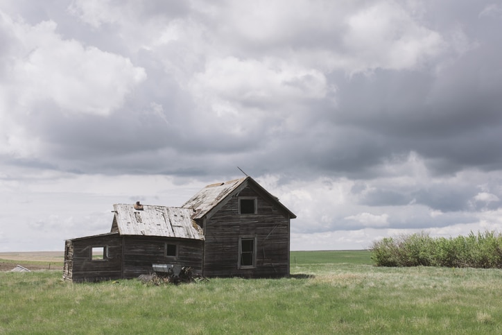 An abandoned farmhouse in Saskatchewan. Across the Prairies there are many abandoned places like this. 